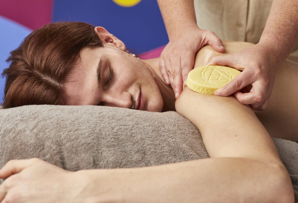 Cómo hacer un buen masaje de espalda y hombros
